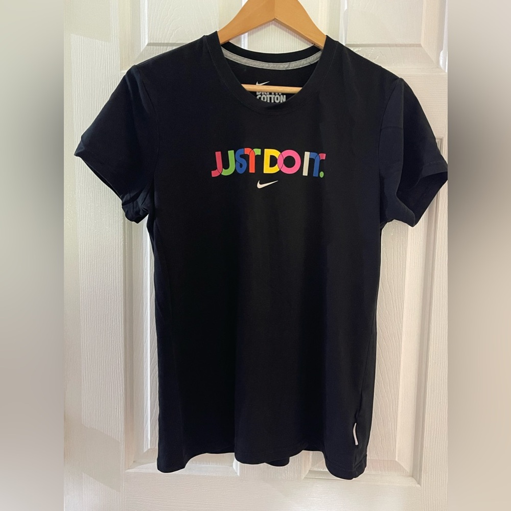 Women’s Nike dry fit cotton tee